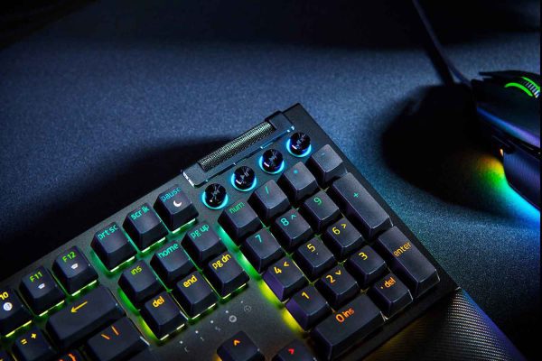 razer-blackwidow-v4-yellow-switch-mechanical-gaming-keyboard-1