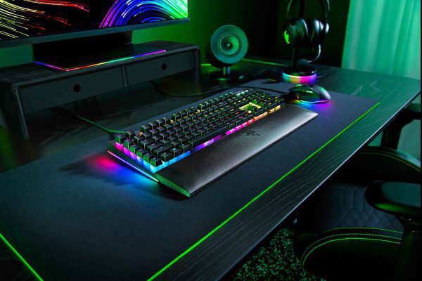 razer-blackwidow-v4-yellow-switch-mechanical-gaming-keyboard-3