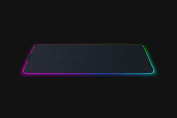 razer-strider-chroma-mouse-mat-1